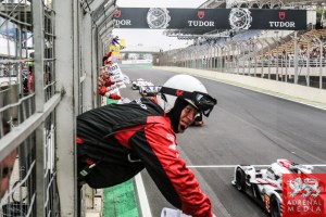 Lucas Di Grassi (BRA) / Loic Duval (FRA) / Tom Kristensen (DNK) / Car #1 LMP1 Audi Sport Team Joest (DEU) Audi R18 e-tron quattro  Mechanic Showing Respect6 - 6 Hours of Sao Paulo at Interlagos Circuit - Sao Paulo - Brazil