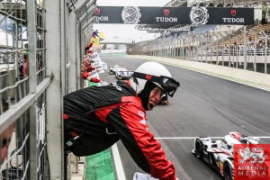 Lucas Di Grassi (BRA) / Loic Duval (FRA) / Tom Kristensen (DNK) / Car #1 LMP1 Audi Sport Team Joest (DEU) Audi R18 e-tron quattro Mechanic Showing Respect6 - 6 Hours of Sao Paulo at Interlagos Circuit - Sao Paulo - Brazil